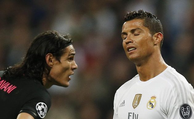 Edinson Cavani (vlevo) z PSG a Cristiano Ronaldo z Realu Madrid v utkání Ligy mistrů.