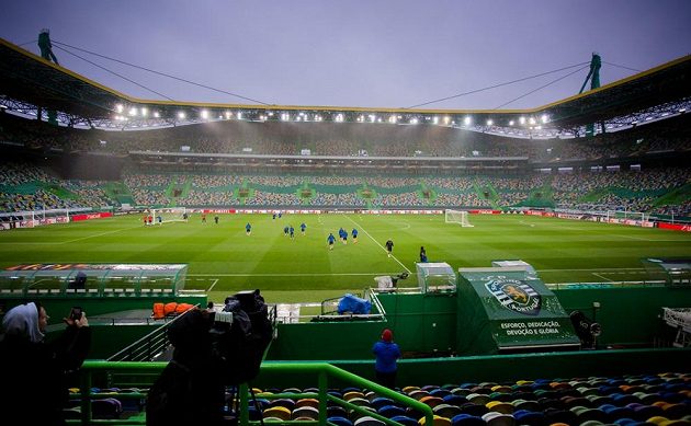 Plzeňští fotbalisté během tréninku v Lisabonu před utkáním EL se Sportingem.