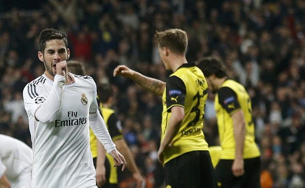 Španělský záložník Isco slaví druhý gól Realu Madrid ve čtvrtfinále Ligy mistrů proti Dortmundu.