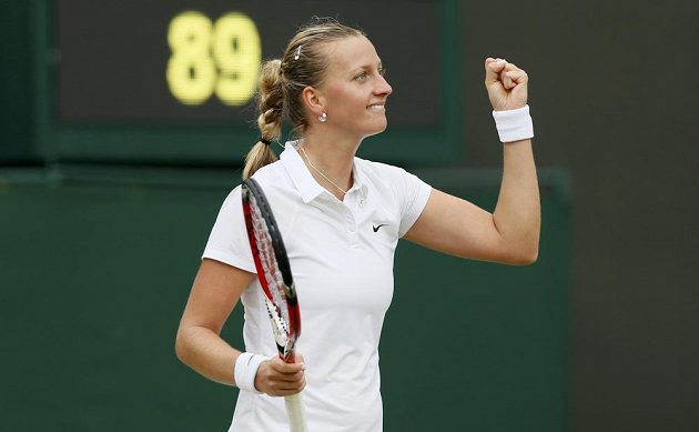 Petra Kvitová může jásat, porazila Číňanku Pcheng Šuaj a je ve čtvrtfinále Wimbledonu.