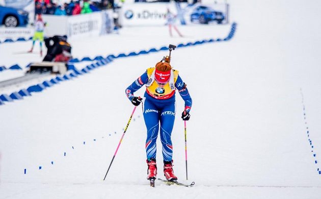 Gabriela Soukalová dojíždí do cíle vytrvalostního závodu na MS v Oslu.