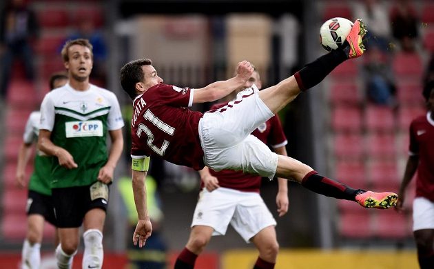 Gól kariéry! Útočník pražské Sparty David Lafata ho vystřihl v srpnu 2014 proti Jablonci.