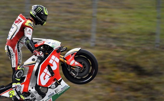 Britský motocyklista Cal Crutchlow ovládl Velkou cenu České republiky v královské kategorii MotoGP.