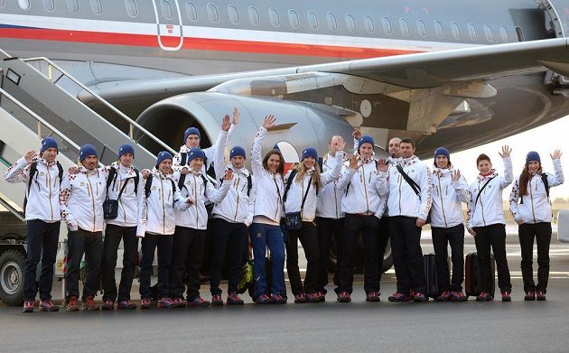Druhá část české olympijské výpravy před odletem do Soči na Zimní olympijské hry na kbelském letišti.