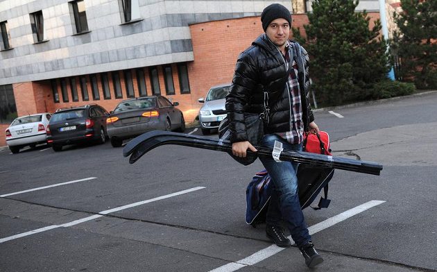 Útočník Jan Kovář přichází na sraz české hokejové reprezentace v holešovické Tipsport areně.