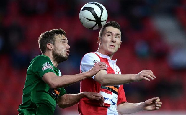 Jablonecký obránce Filip Novák (vlevo) a Jaromír Zmrhal ze Slavie Praha během utkání 23. kola Gambrinus ligy.