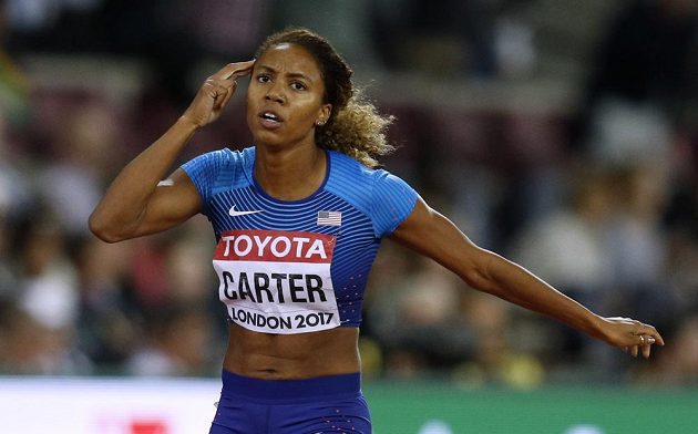 Američanka Kori Carterová vyhrála na atletickém MS v Londýně běh na 400 metrů překážek.