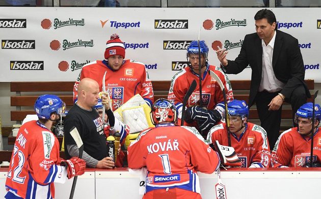 Trenér české hokejové reprezentace Vladimír Růžička během utkání Euro Hockey Challenge proti Norsku na stadiónu Kotlina v Havlíčkově Brodu.