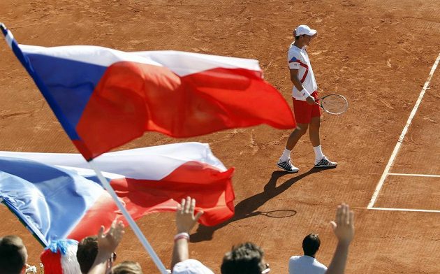 Čeští fanoušci podporovali Tomáše Berdycha v úvodním duelu semifinále Davisova poháru marně.