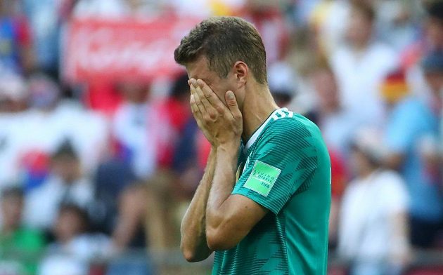 Německý reprezentant Thomas Müller neskrývá zklamání. Obhájci titulu se loučí s MS už po základní skupině.