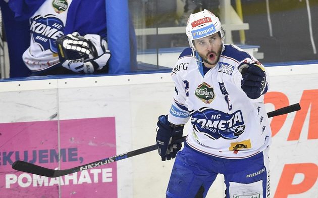 Radost kapitán Brna Leoše Čermáka po proměněném trestném střílení proti Chomutovu v předkole play off.