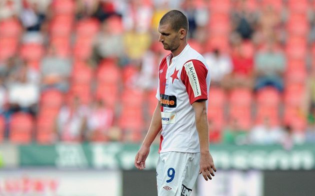 Zklamaný záložník Slavie Praha Martin Juhar (na snímku) po porážce s Olomoucí.