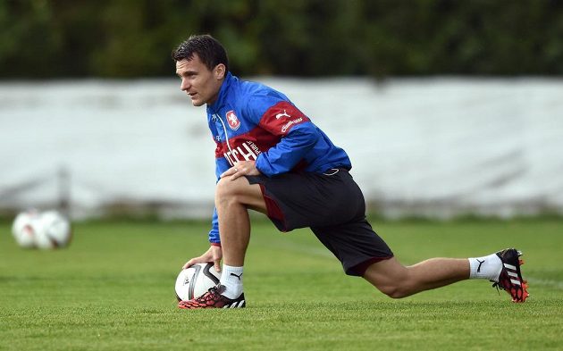 Útočník David Lafata na tréninku české fotbalové reprezentace před utkáním kvalifikace ME 2016 s Nizozemskem.