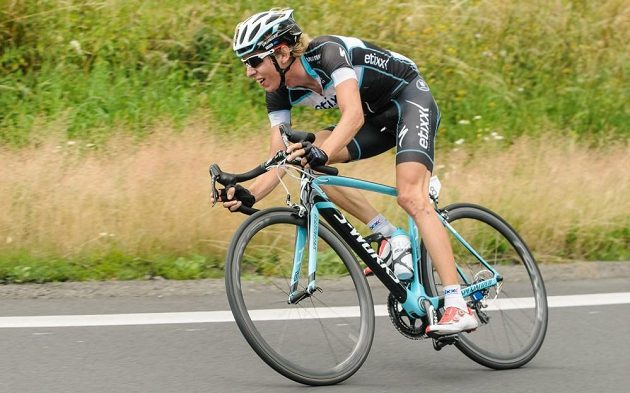 Jan Hirt na trati královské etapy Czech cycling tour.