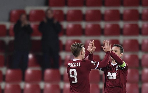 Fotbalisté Sparty Praha Bořek Dočkal a David Lafata oslavují gól proti Českým Budějovicím.