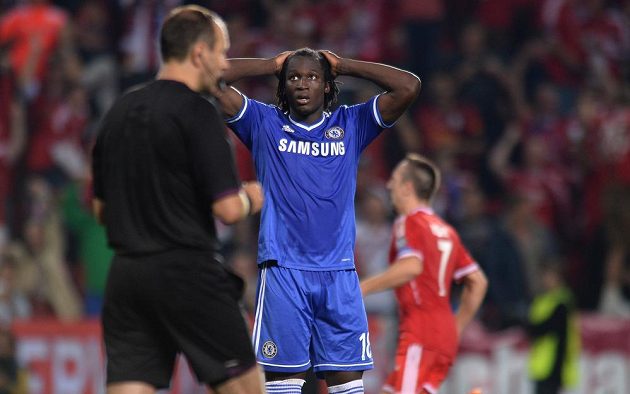 Útočník Romelu Lukaku z Chelsea po neproměněné penaltě, která přisoudila Superpohár Bayernu Mnichov.