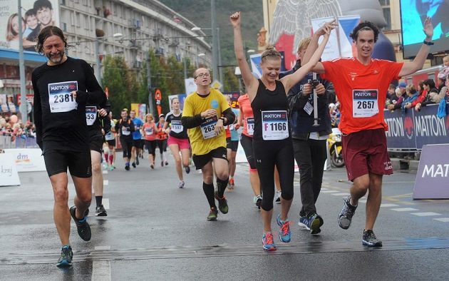 Mattoni 1/2Maraton Ústí nad Labem. Cíl, 21 kilometrů je v nohách.