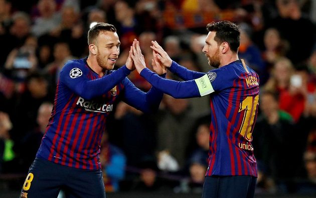 Barcelonská radost. Lionel Messi (vpravo) slaví další vstřelený gól.