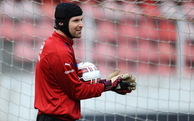 Petr Čech během tréninku české fotbalové reprezentace před utkáním s Norskem.