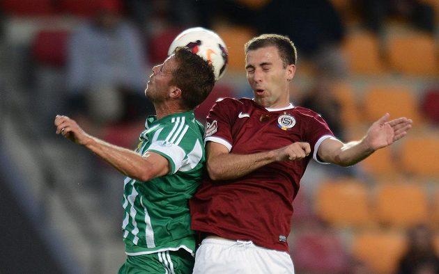 Obránce Bohemians Radek Šírl (vlevo) a záložník Sparty Praha Josef Hušbauer během utkání Letního ligového poháru Prahy.