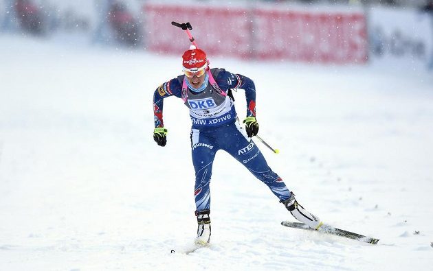 Veronika Vítková se prodírá chumelenicí ve stíhacím závodu ve Vysočina Areně v Novém Městě na Moravě.