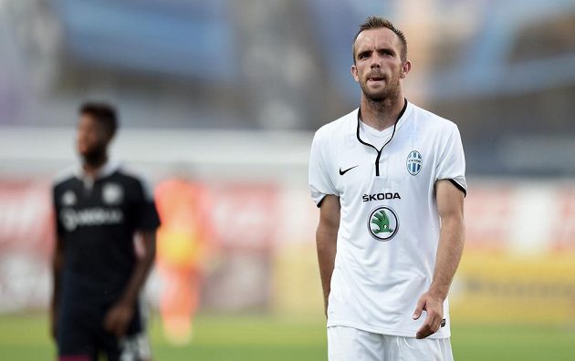 Mladoboleslavský záložník Jasmin Ščuk v první půli duelu s Lyonem neproměnil penaltu.