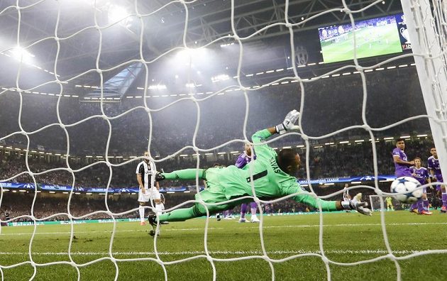 Brankář Realu Madrid Keylor Navas předvedl pohotový zákrok a střelu Pjanice vyrazil.