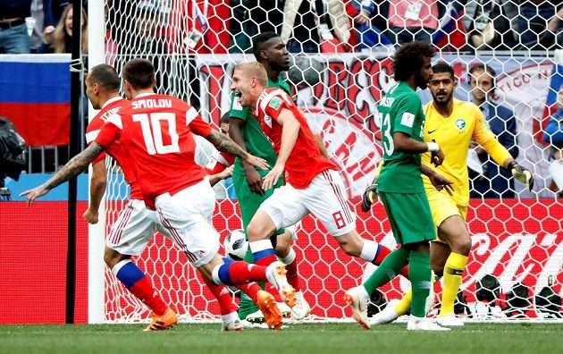 Fotbalisté Ruska šli v zahajovacím utkání mistrovství světa proti Saúdské Arábii rychle do vedení.