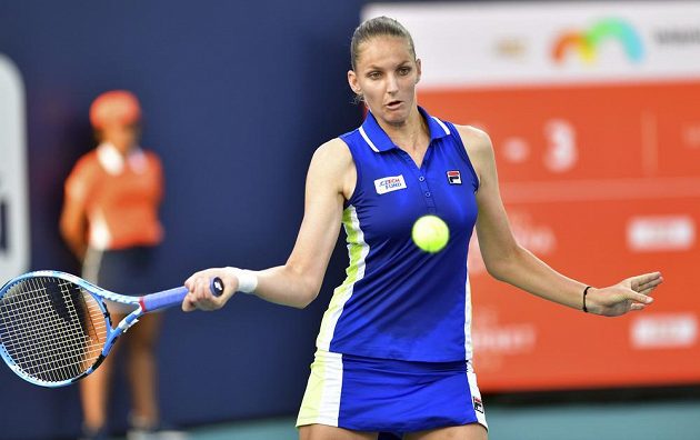 Postup! Karolína Plíšková jde dál turnajem v Miami, když zvládla bitvu s Alize Cornetovou z Francie.