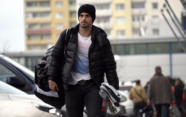 Hokejista Michal Řepík přichází na sraz české hokejové reprezentace před turnajem Channel One Cup, který je součástí Euro Hockey Tour.