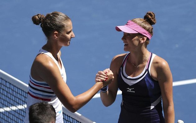 Hotovo! České derby v prvním kole tenisového US Open vyhrála Karolína Plíšková. Poražená Tereza Martincová jí ale vzdorovala statečně.