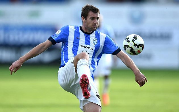 Mladoboleslavský obránce Jakub Navrátil během utkání 11. kola Synot ligy proti Plzni.