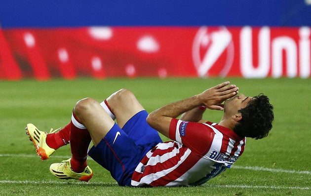 Fotbalista Atlétika Madrid Diego Costa si vyčítá zahozenou šanci proti Chelsea v semifinále Ligy mistrů.