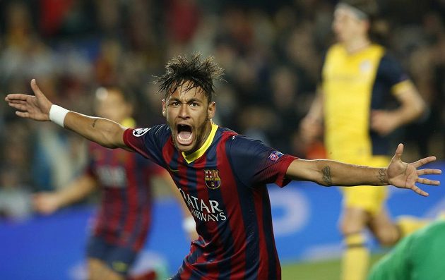 Neymar z Barcelony slaví gól ve čtvrtfinále Ligy mistrů proti Atlétiku Madrid.
