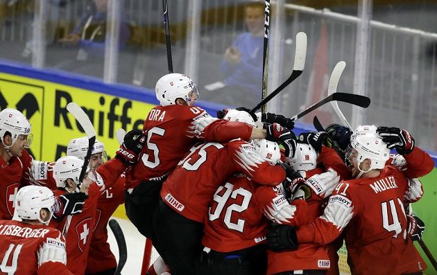 Euforie a nadšení, Švýcarsko si zahraje finále MS, porazilo v semifinále Kanadu 3:2.