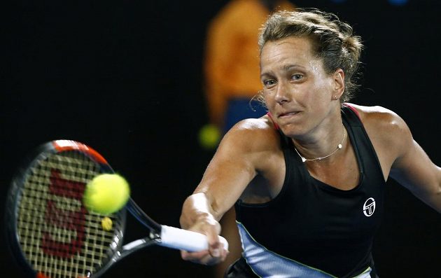 Tenistka Barbora Strýcová v českém osmifinále na Australian Open proti Karolíně Plíškové.