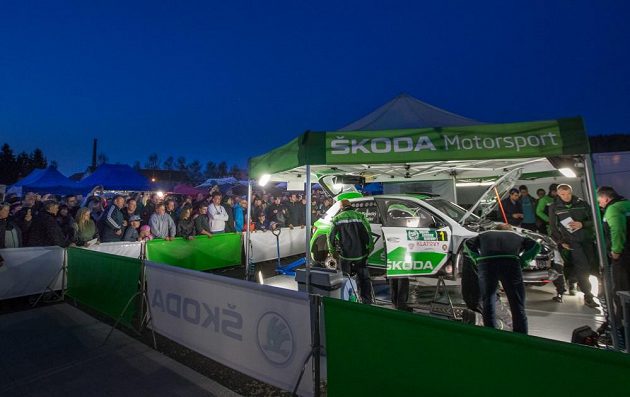 Jan Kopecký se Škodou Fabia R5 na trati Šumavské rallye 2015.