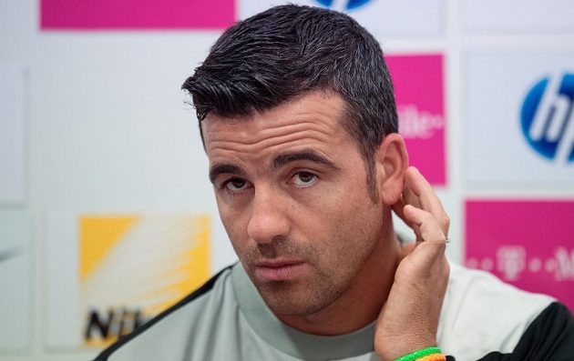 Útočník Udinese Calcio Antonio Di Natale na tiskové konferenci před odvetou play off Evropské fotbalové ligy se Slovanem Liberec.