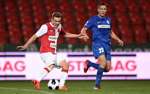 Záložník Slavie Milan Černý střílí gól, červenobílí v utkání s Brnem dobře začali.