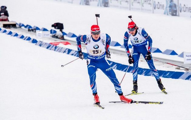 Jaroslav Soukup (vpravo) a Ondřej Moravec při předávce během štafetového závodu na MS v Oslu.