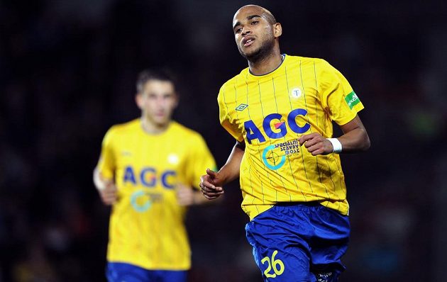 Santos Nivaldo z Teplic během utkání 13. kola Gambrinus ligy mezi AC Sparta Praha a FK Teplice.