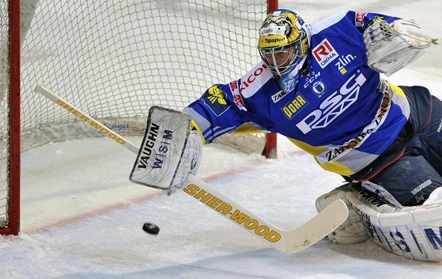 Zlínský brankář Luboš Horčička v druhém semifinálovém utkání play off extraligy proti Třinci.