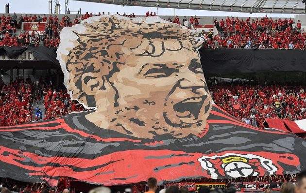 Bundesligové choreo v Leverkusenu. Legendární fotbalista Bayeru Stefan Kiessling se loučí s klubem po dvanácti letech a končí kariéru.