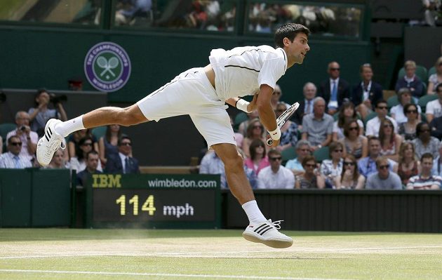Srbský tenista Djokovič hraje v semifinále Wimbledonu proti Argentinci Del Potrovi.