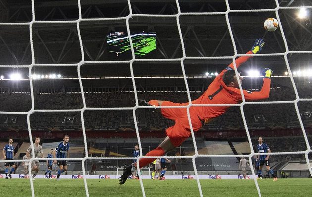Na brankáře Interu Milán Samira Handanoviče si střelci Šachtaru Doněck nepřišli.
