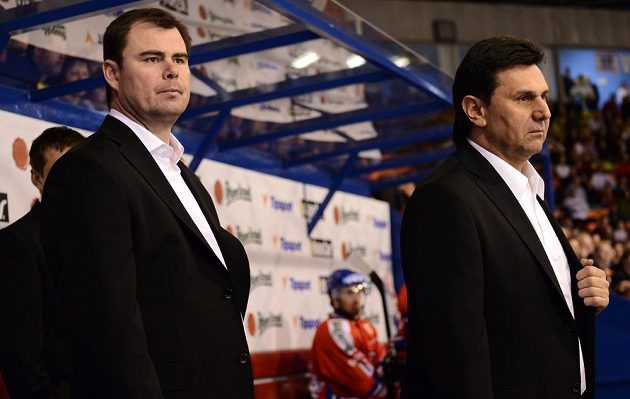 Kouč české hokejové reprezentace Vladimír Růžička (vpravo) a asistent trenéra Jaroslav Špaček během utkání Euro Hockey Challenge s Dánskem.
