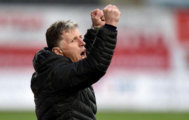 Trenér Jablonce Jaroslav Šilhavý oslavuje vítězství nad Spartou ve čtvrtfinále Poháru FAČR.