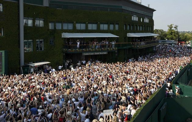 Andy Murray se stal prvním britským vítězem Wimbledonu od roku 1936 a fanoušci byli u vytržení.