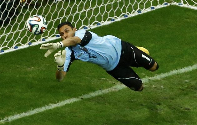 Kostarický gólman Keylor Navas vyřešil ve čtvrtfinále spoustu nebezpečných situací.