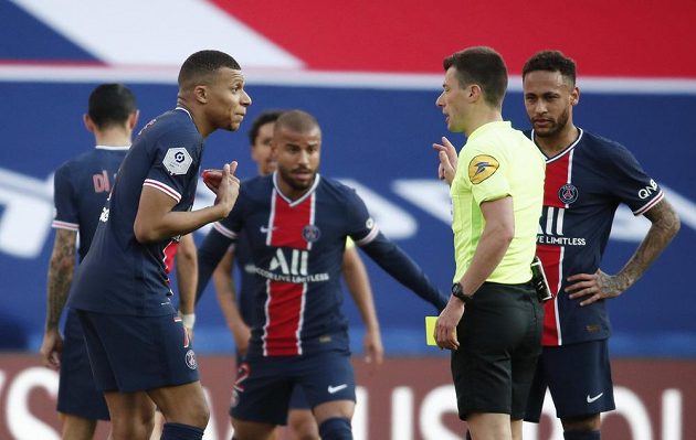 Fotbalisté Paris Saint-Germain v šlágru 31. kola francouzské ligy prohrávají s Lille 0:1.